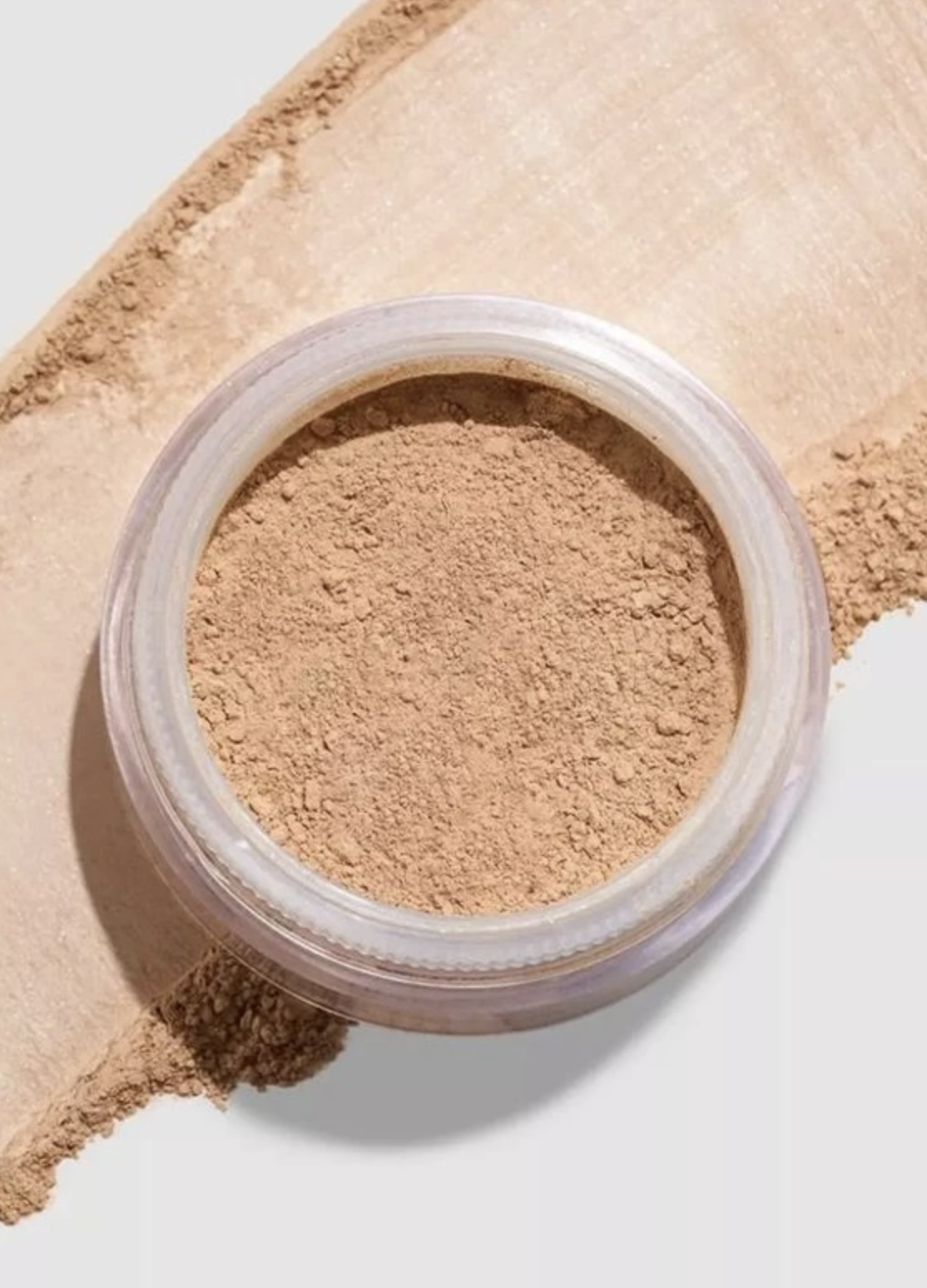 秋冬底妝技巧四:以定妝噴霧代替蜜粉