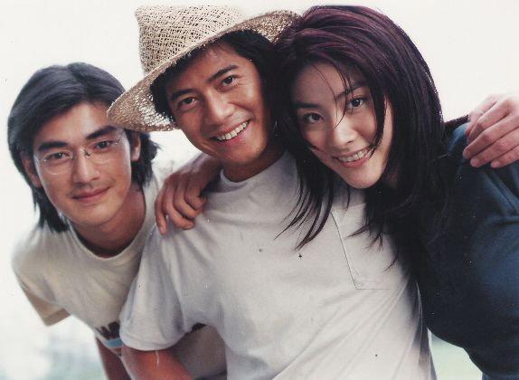 Kelly不但擁有好歌喉,其美貌也得到許多圈中藝人的讚賞