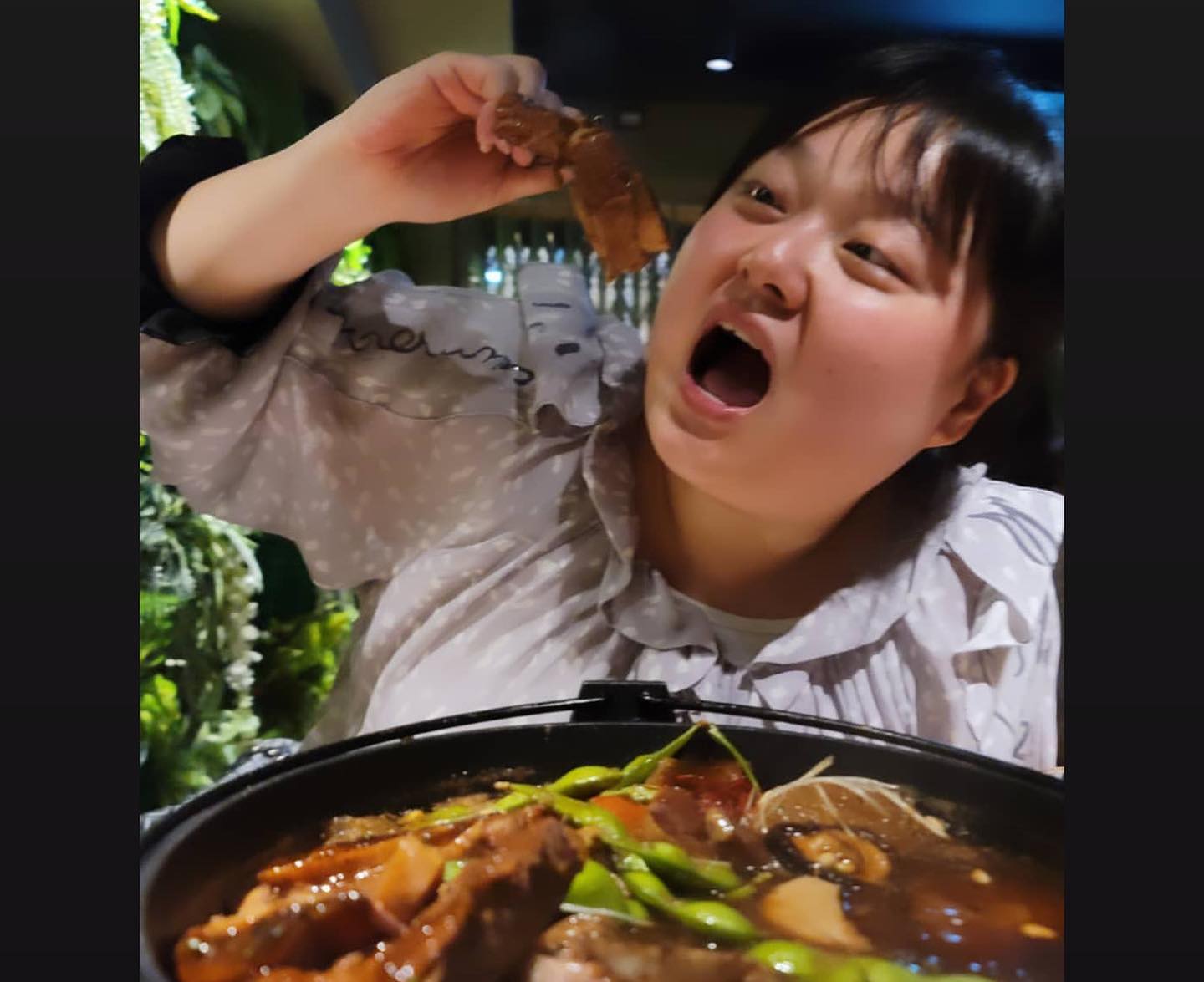 細細粒做吃播經常大吃特吃。