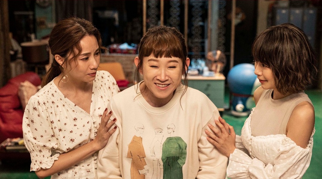 《飯戲攻心》兩大女主角鄧麗欣同林明禎掀起網絡熱話，有網民討論誰最靚。