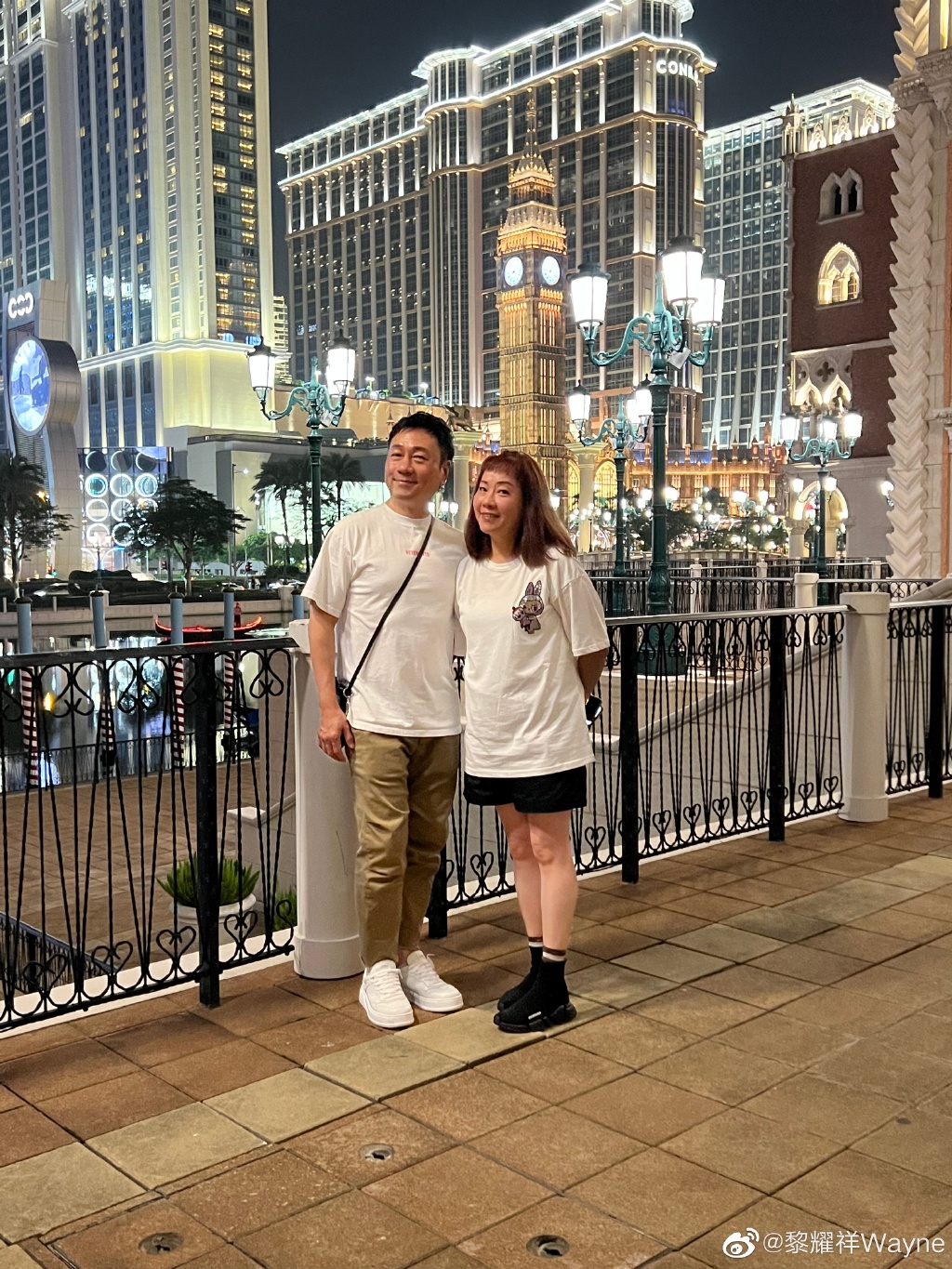 黎耀祥不時分享與太太的合照，更多次表明自己能有現在的成就，都是太太和自己一起努力拼搏換來的。