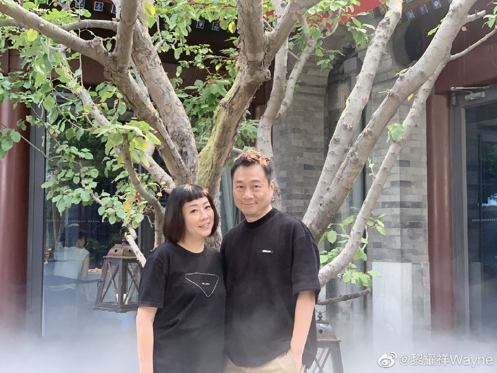 黎耀祥非常愛錫太太梁耀蓮（Julia），無論去到哪裡，都會見到Julia的身影。