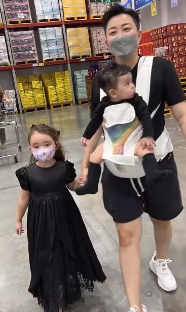 葉海洋最近推出有關財商教育的卡通片,與大女Doris一齊陪家長從小教孩子理財及價值觀。