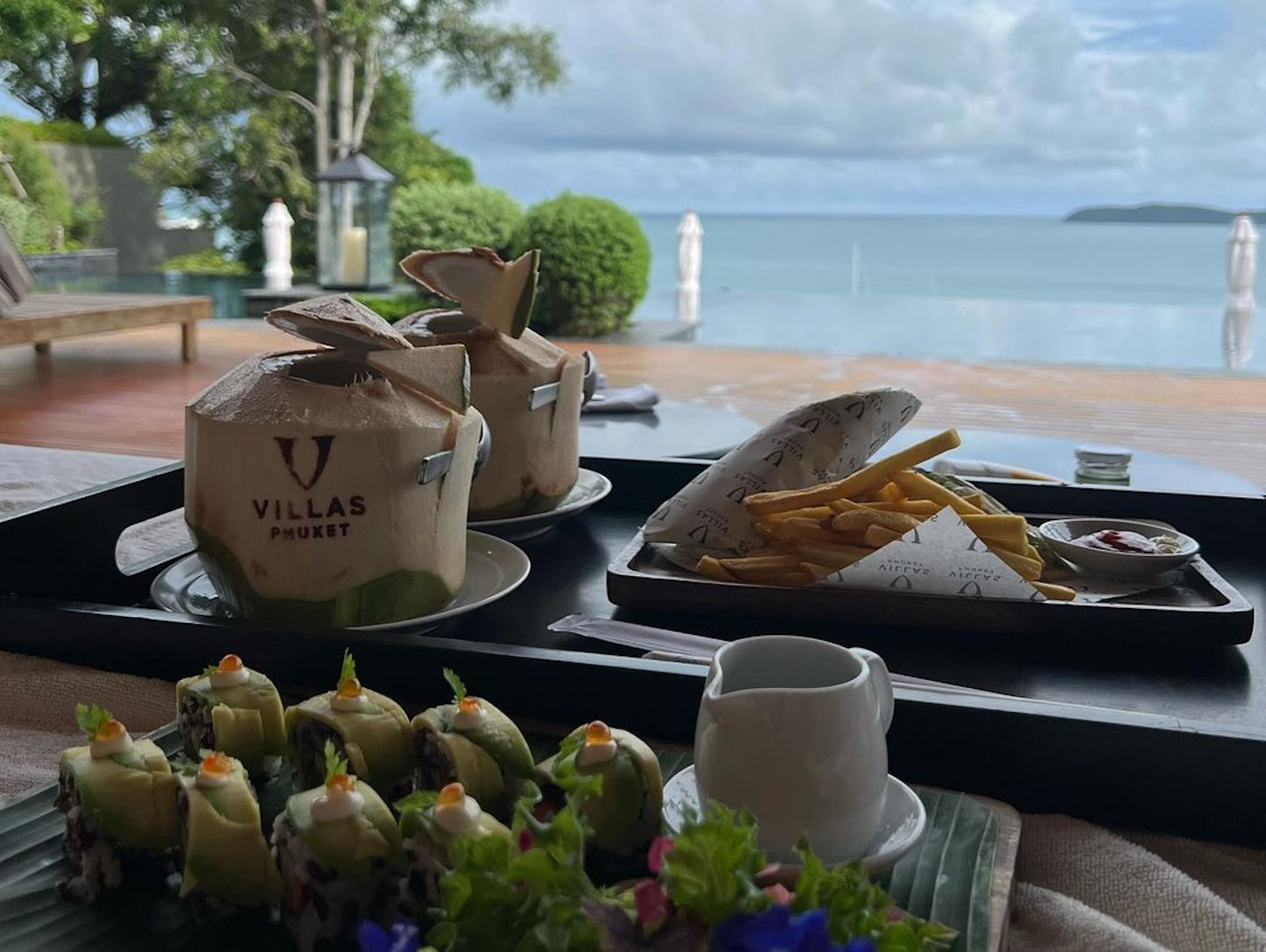 陳庭欣去泰國旅行大晒豪飲豪食。