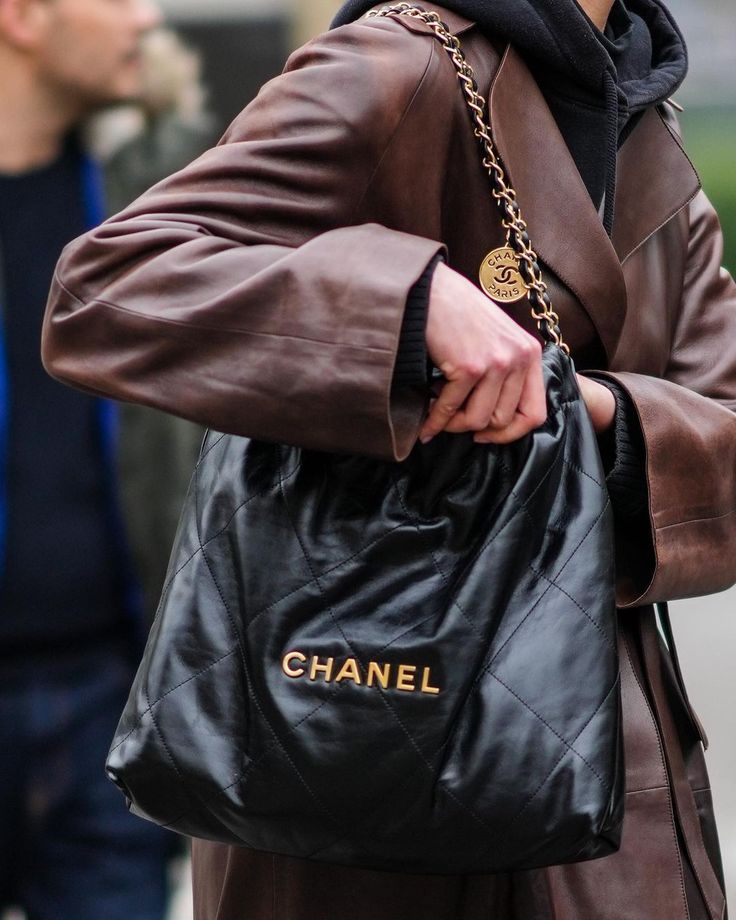 Chanel 新經典「22」保養注意事項