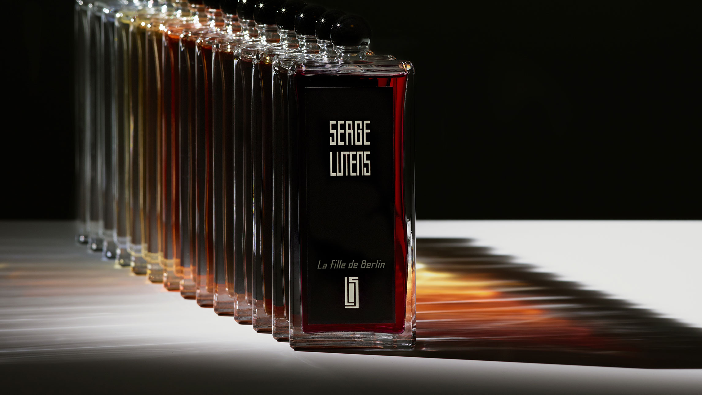 充滿傳奇色彩的Collection noire黑色禮服香水系列面世至今，每款作品都予人無限驚喜，懷著獨特香氣，令人一聞難忘。 