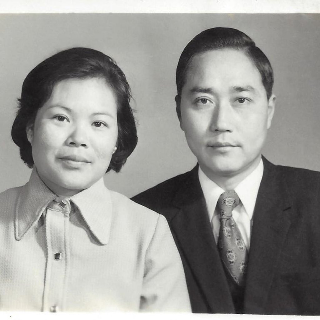 「顧老闆」顧紀筠父母舊照