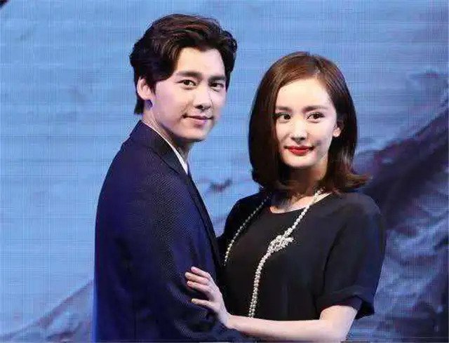 楊冪與李易峰合作拍攝電影《怦然星動》時傳出戲假情真。