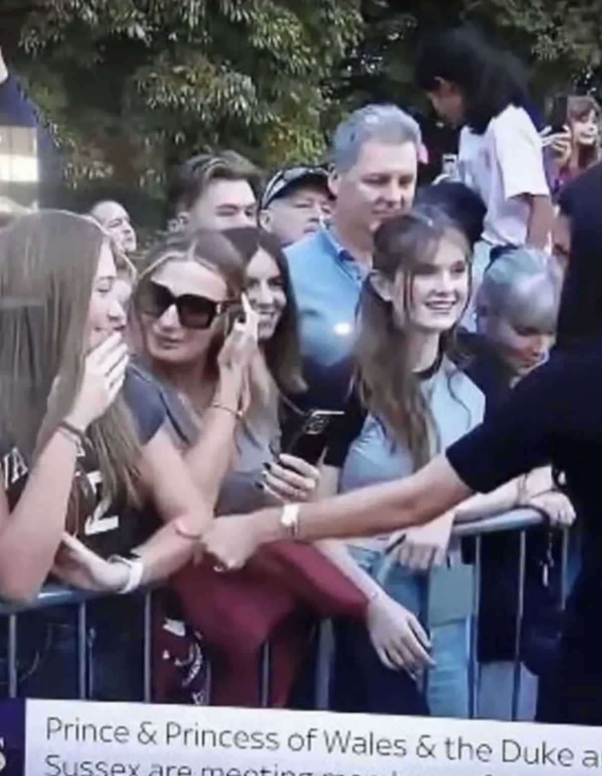 溫莎堡門外市民拒與梅根握手