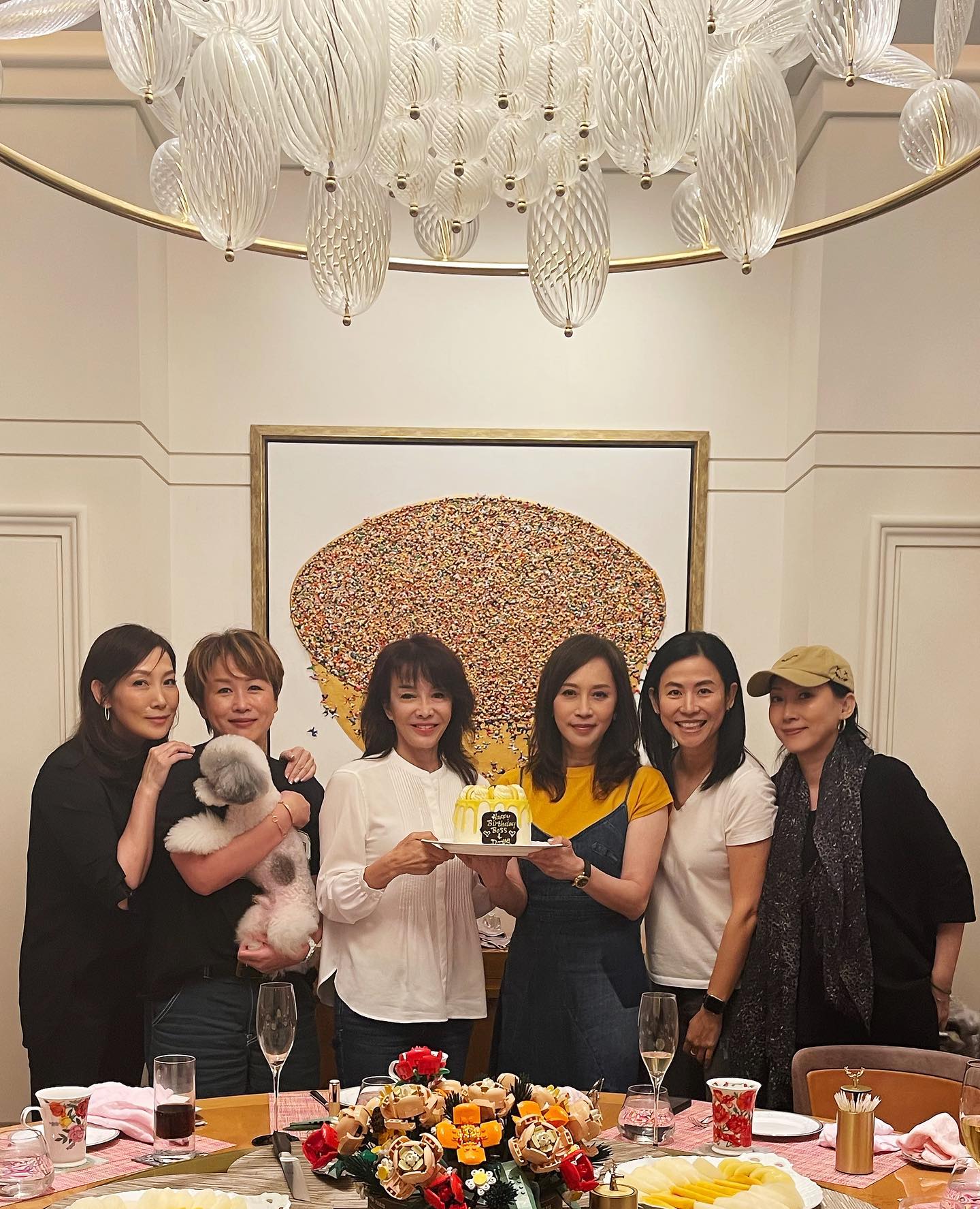 Do姐鄭裕玲、吳美珩、顧紀筠、丘凱敏、劉曉彤及宣萱合體為Do姐、顧紀筠補祝生日。