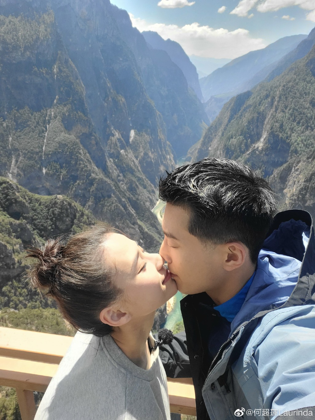 何超蓮與男友竇驍不時情侶檔出席活動,以及一起參與綜藝節目拍攝。