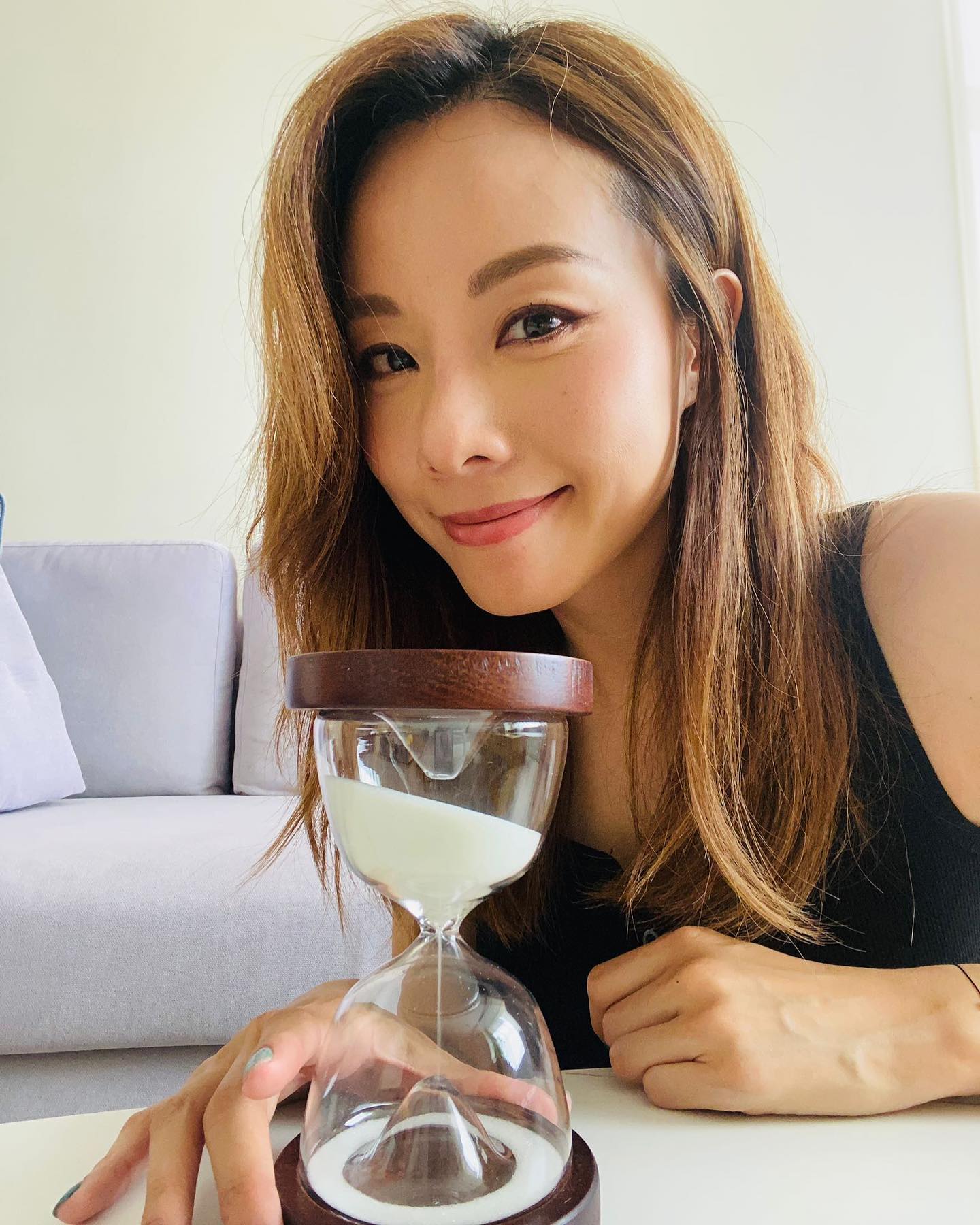 不少網民指鄧麗欣年紀愈大愈有韻味。