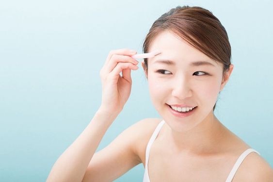 以下分享超簡單的修眉毛教學