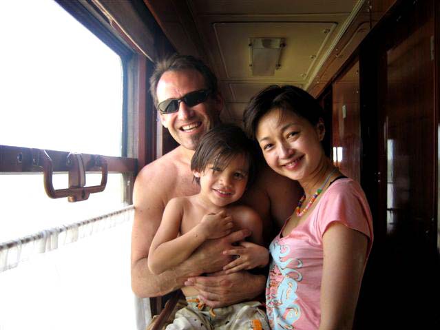 前港姐李綺虹2004年與外籍男友結婚後淡出幕前專心相夫教子