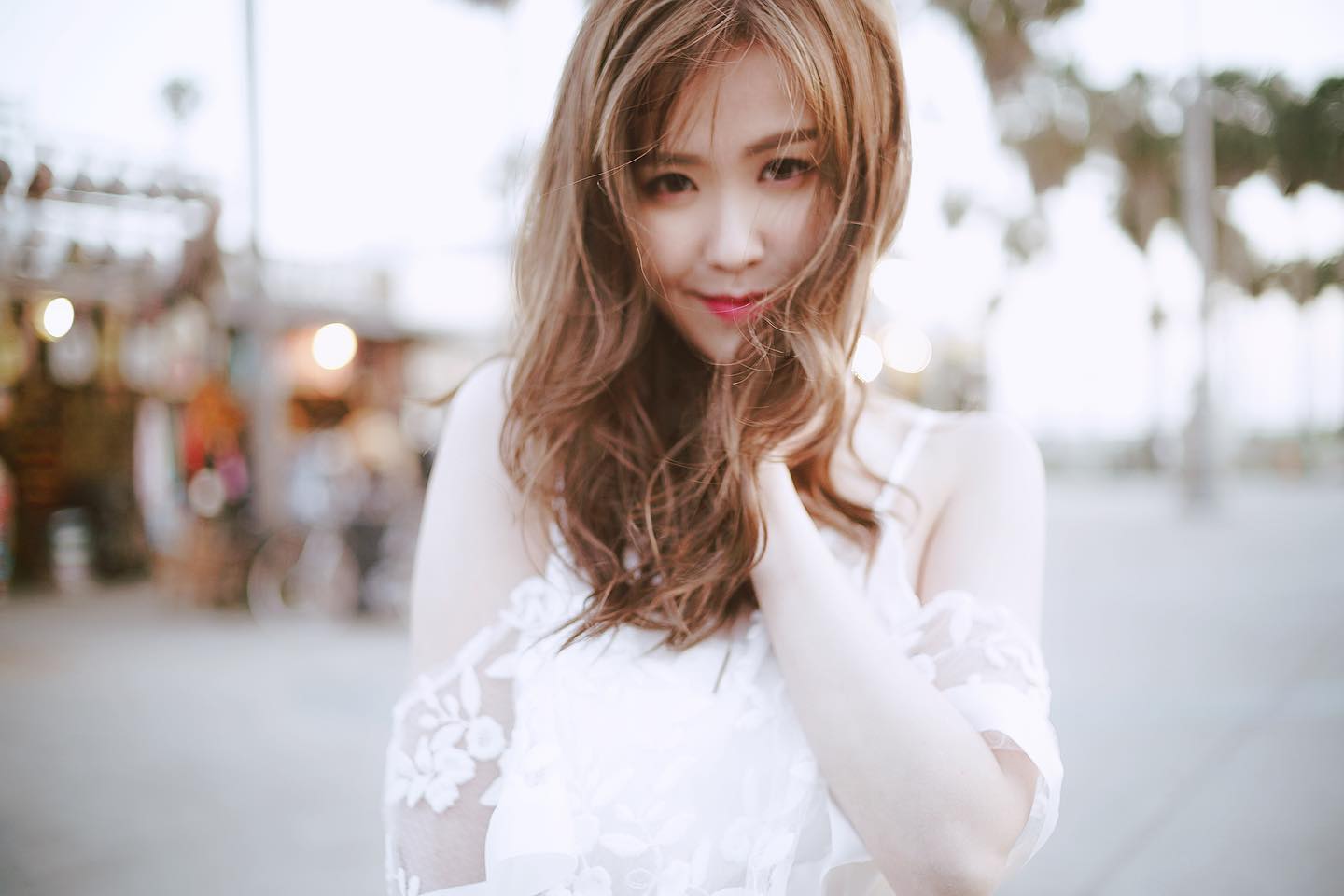 空氣瀏海或波浪捲,適合長臉女生。