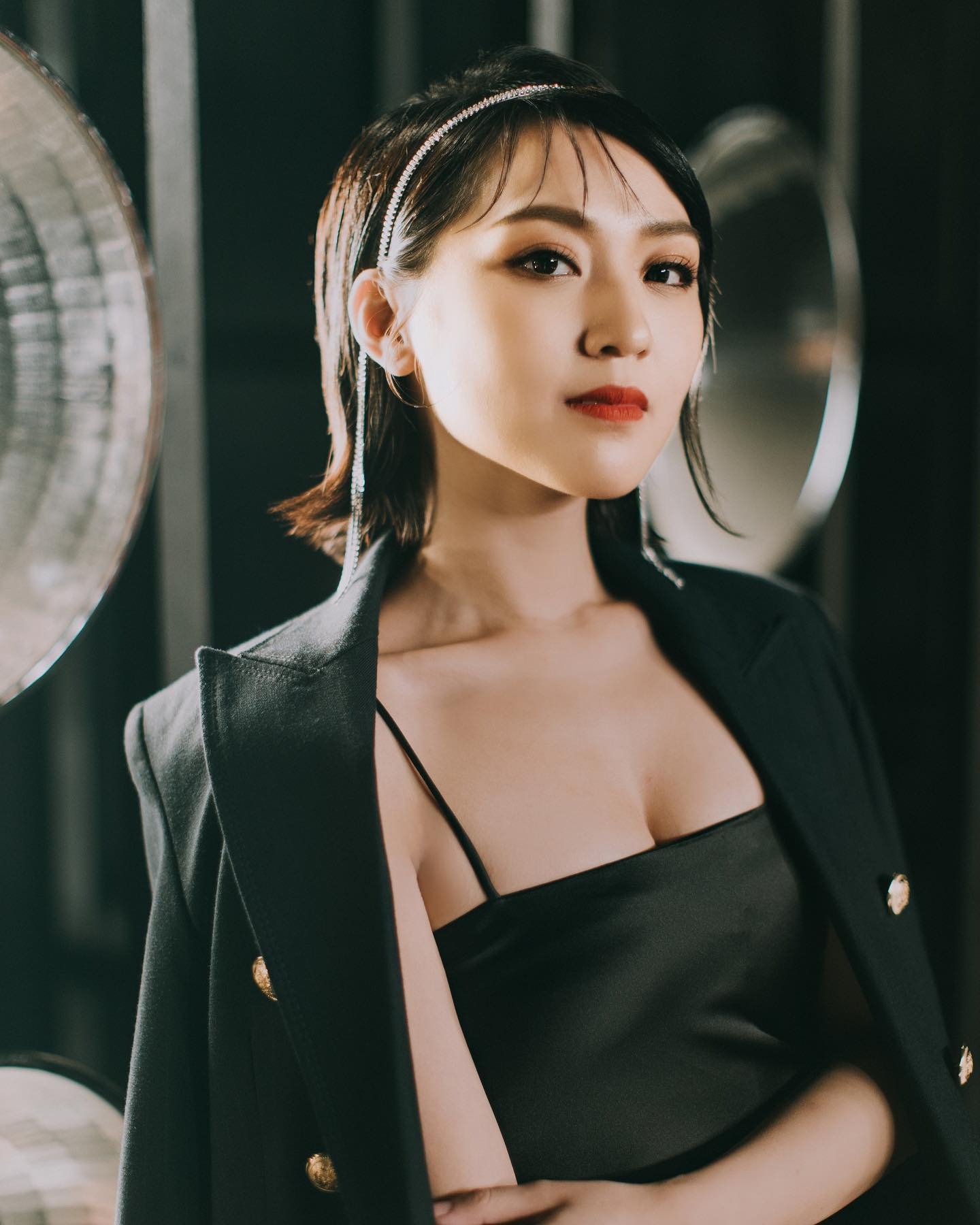 林穎彤想打包貴價菜式被江美儀用手和筷子大力打手阻止