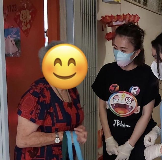甘比經常帶囡囡做義工