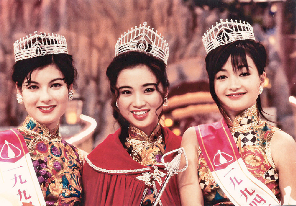 1994年香港小姐季軍的李綺虹(Theresa)