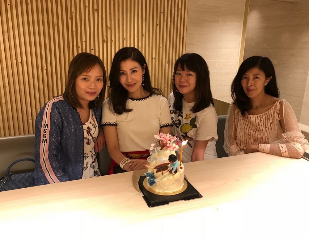 愛情經歷竟然與妹妹李嘉欣似乎有異曲同工之妙？