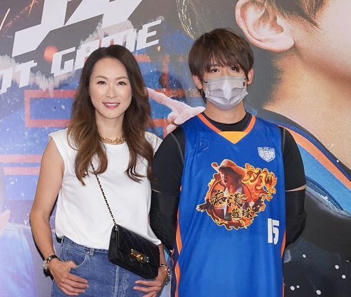 時隔多年再次出山拍劇,與23歲的姜濤飾演兩母子