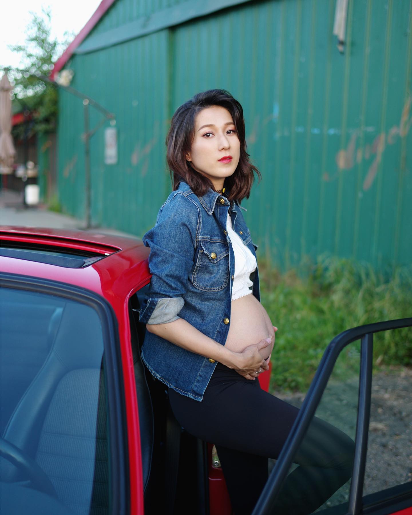 鍾嘉欣正式宣布封肚。