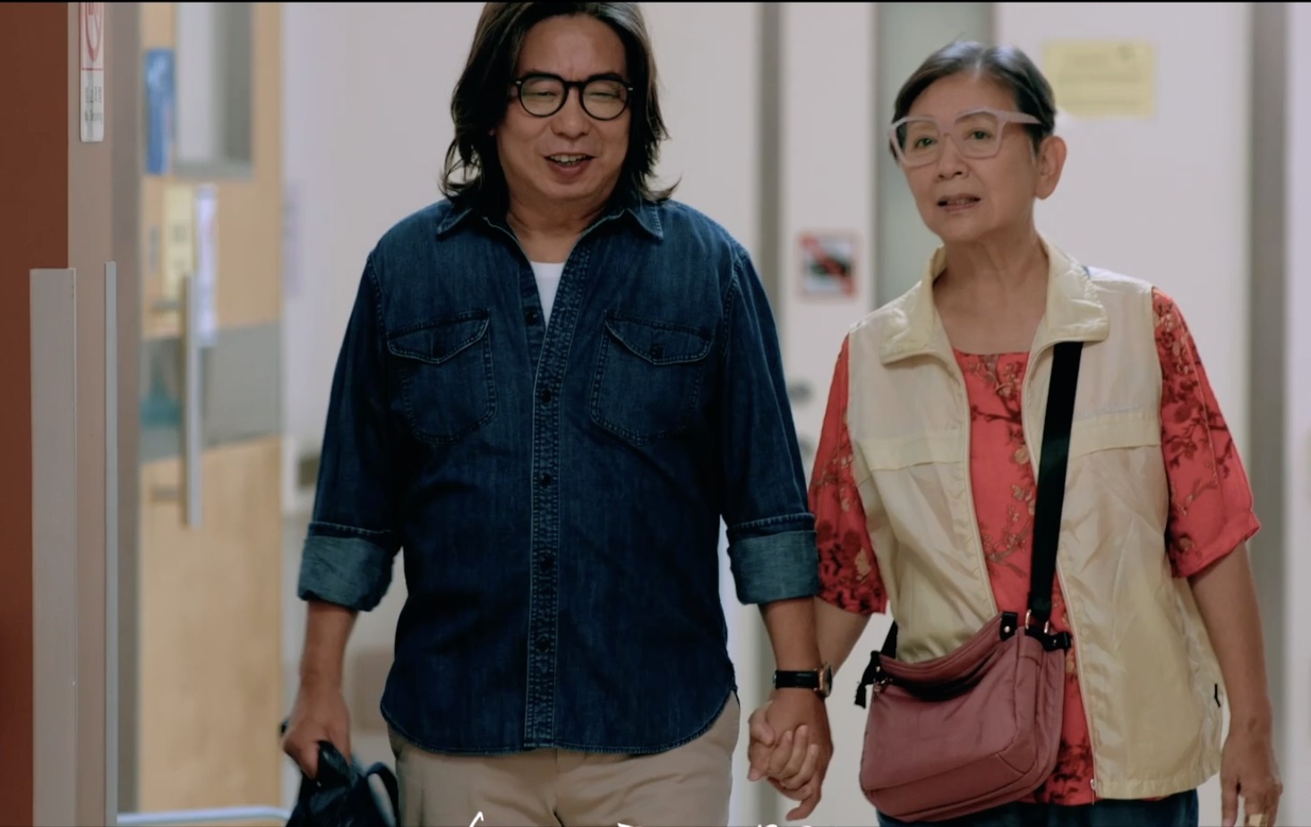 林敏驄與影后鮑起靜飾演母子