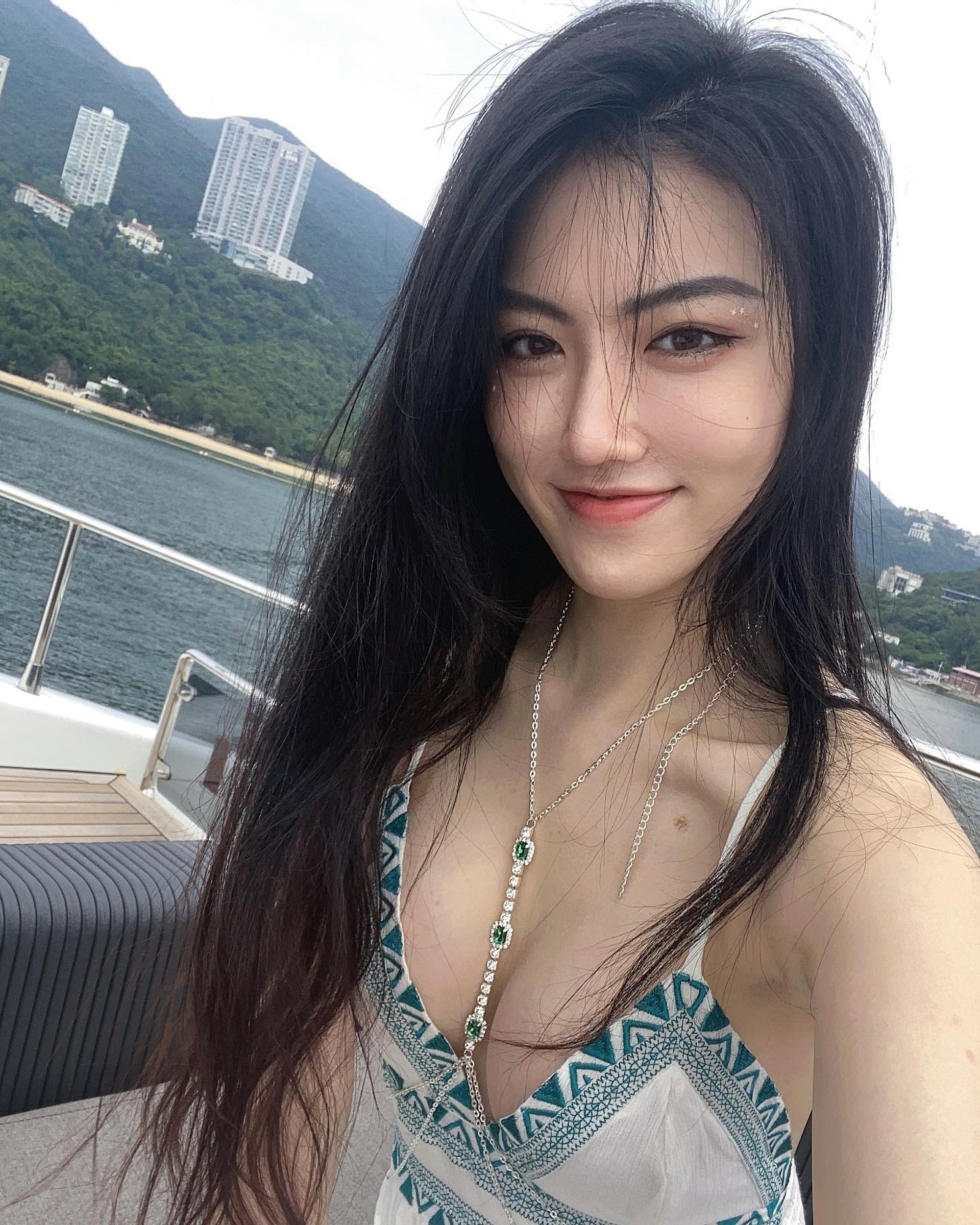 黎峇菈的身材非常好。