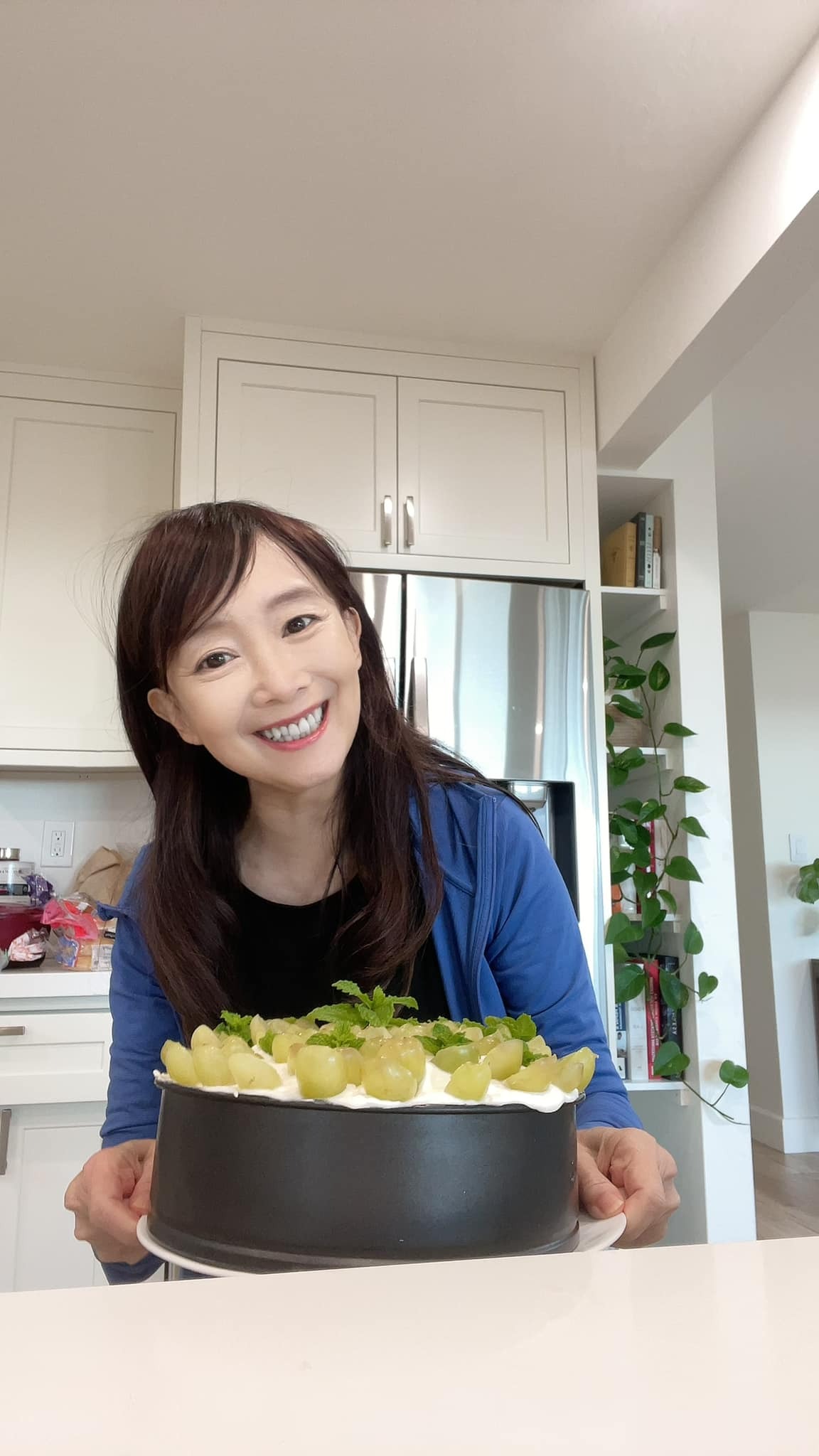 親手為兒子製作了葡萄蛋糕