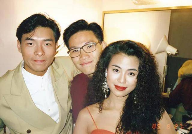 陳雅倫1985年參加新秀歌手大賽