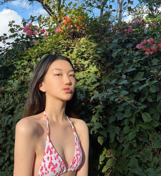 天后王菲與李亞鵬的愛女李嫣轉眼間已經16歲