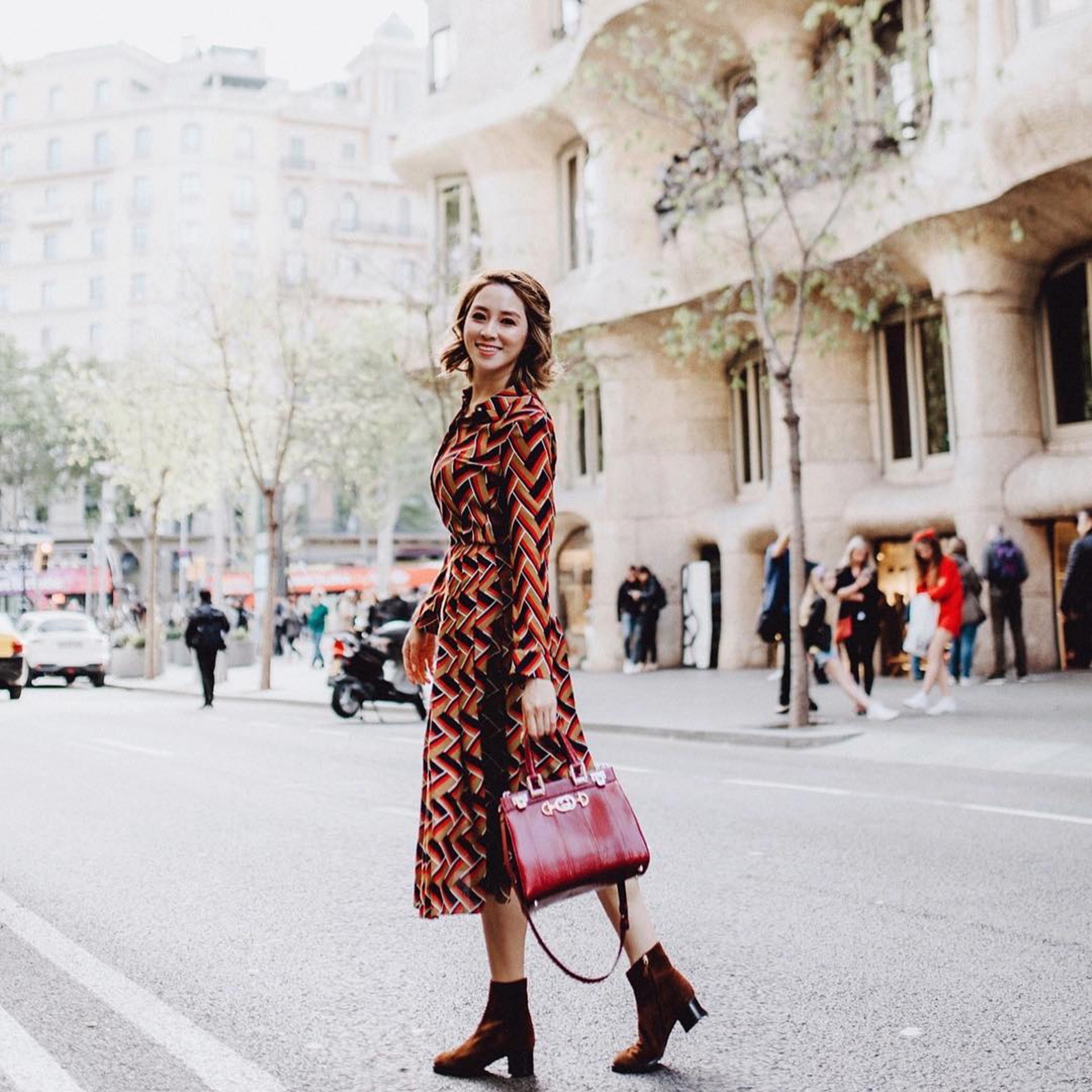 徐子淇的這款櫻桃紅蛇皮Gucci Zumi是2019年的春夏熱門款,售價為HK$42,700。