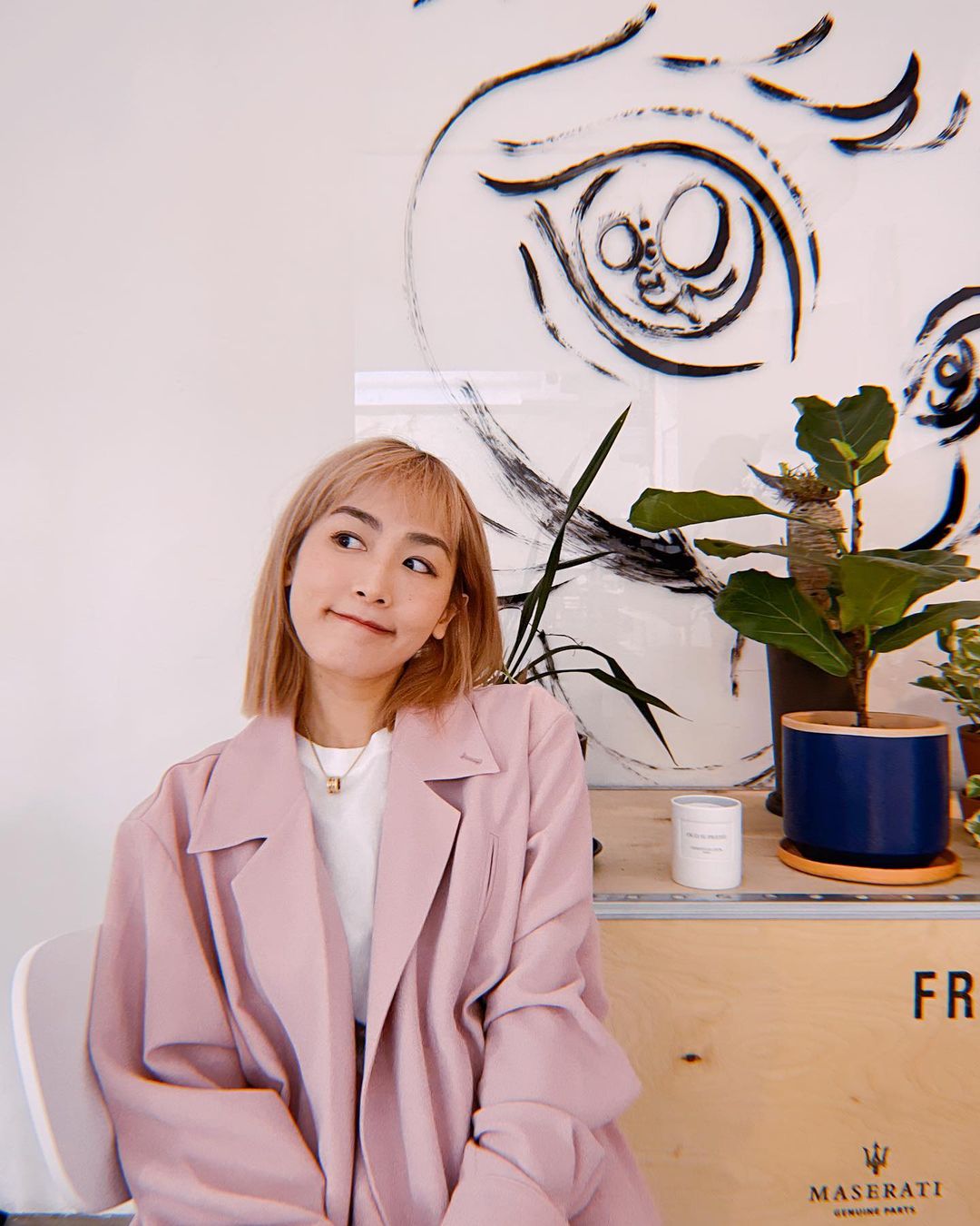 近年西裝外套都成為不少女生襯衫的時尚單品