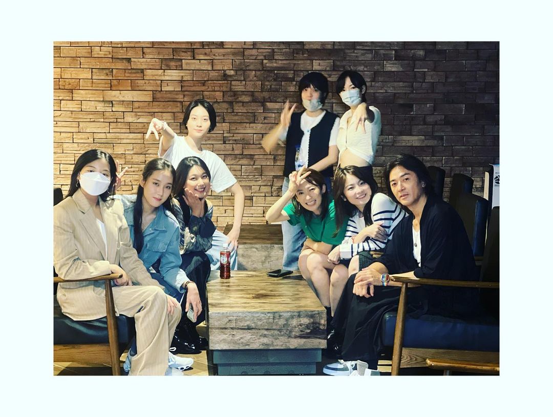 鄭伊健與《深宵閃避球》演員合照