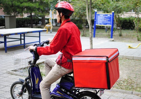 可以試下申請做Uber司機、送餐或速遞員，以增加收入。