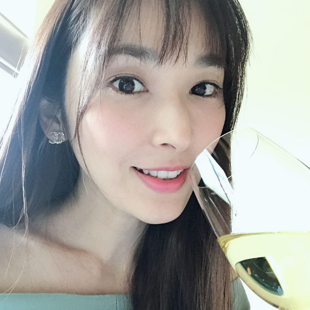 自從誕下孻女後，有指吳佩慈的狀態大不如前