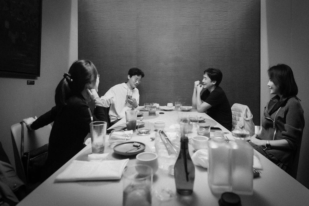 劉嘉玲、梁朝偉與《魷魚遊戲》團隊會面