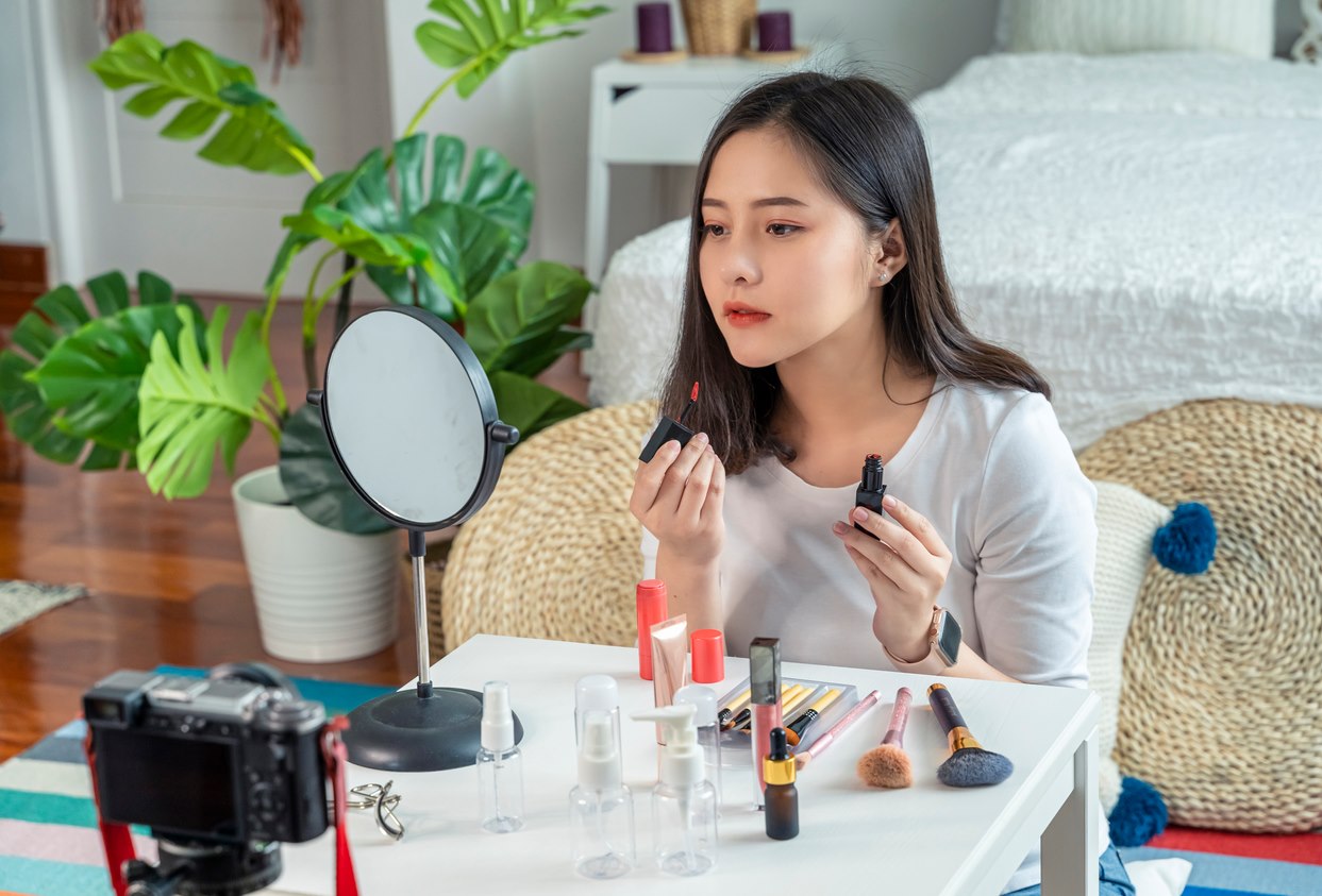 不少女生都會因為優惠卷而入手不少化妝品或護膚品,結果買了一大堆化妝品或護膚品,最後用不完導致浪費。