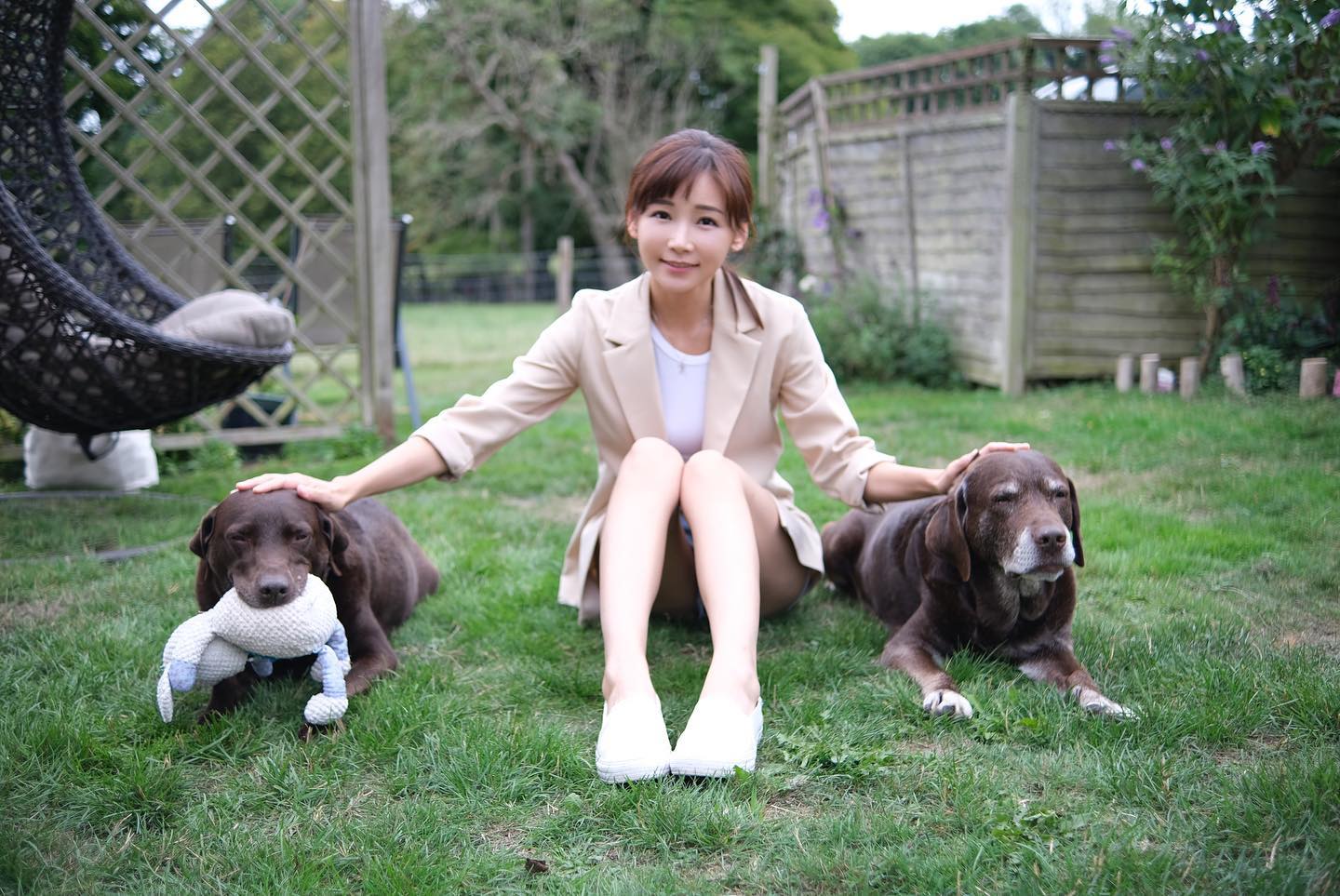 由簡淑兒主持的HOV TV節目《離鄉別井的故事》帶大家了解移英港人背後的辛酸史。