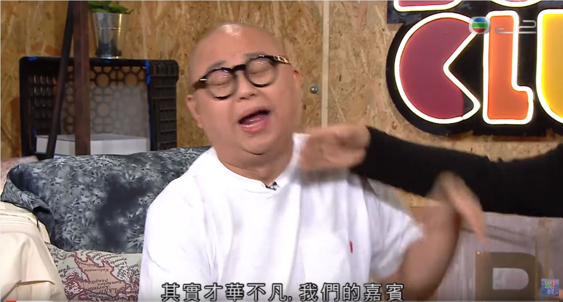 林敏驄曾經在節目《兄弟幫》突然連兜林盛斌(阿Bob)四巴。