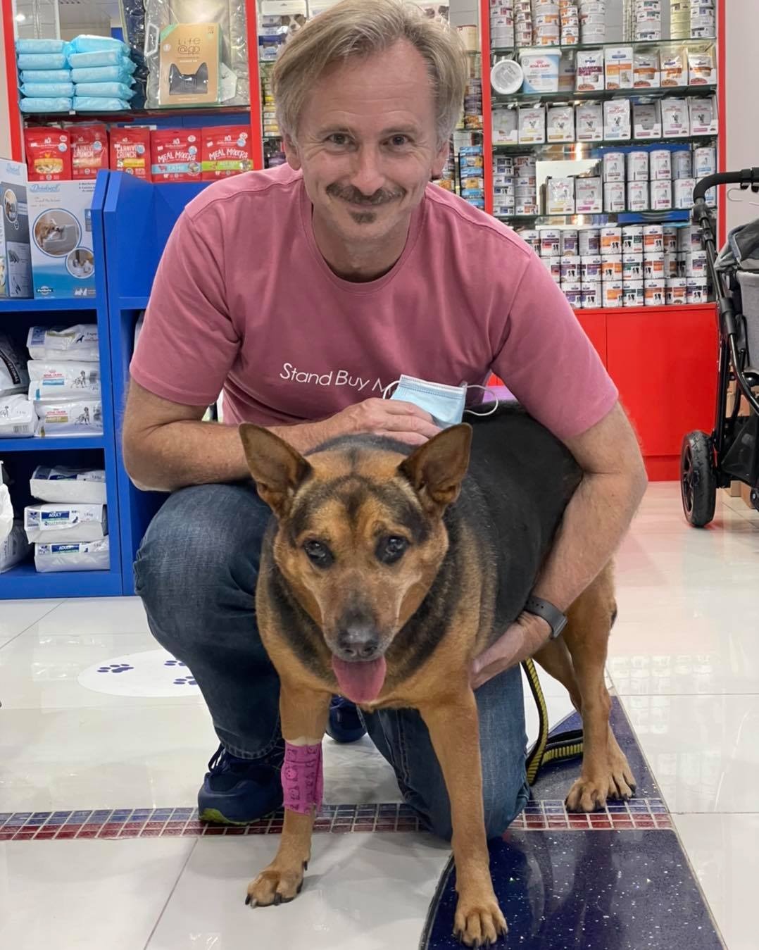 太太因患有心臟病不適合生育，所以兩人至今未有子女。