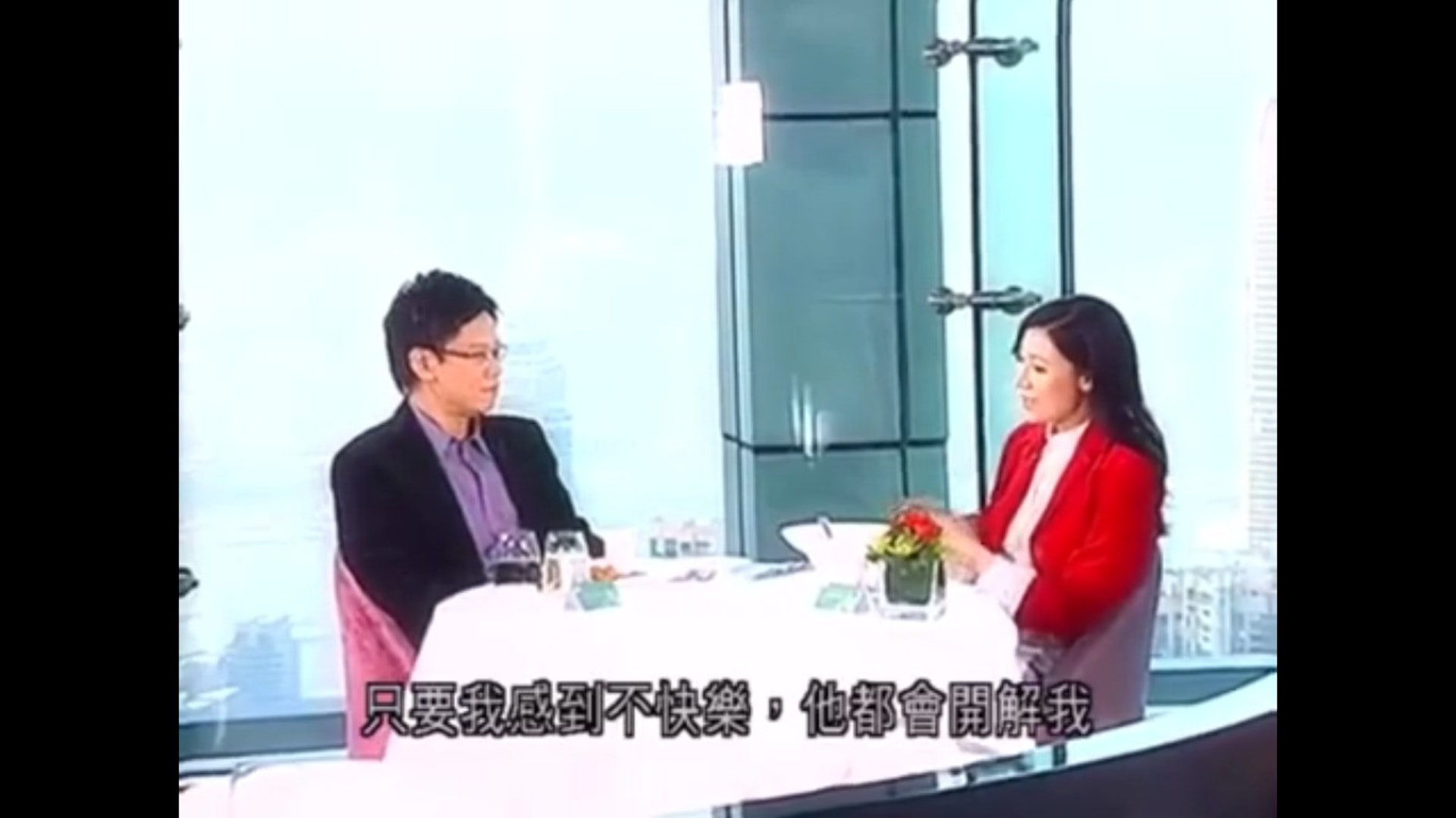 當年李嘉欣為陳志雲主持的節目《志雲飯局》擔任嘉賓,激罕剖白與富商舊愛劉鑾雄的一段情。