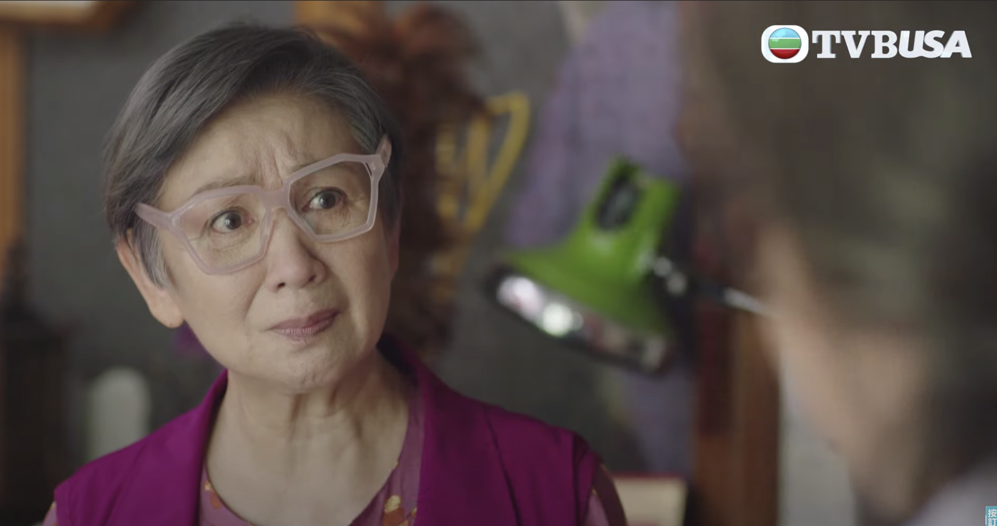 她作為一個母親被遺下感到孤獨難受的情緒變化之大