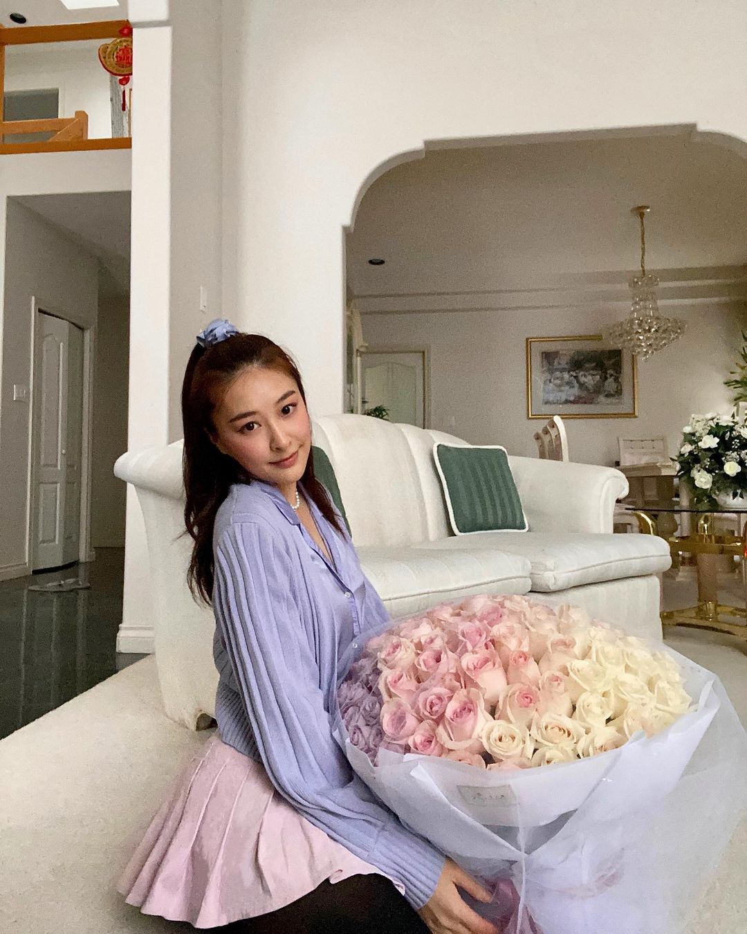 辦公室內的冷氣太強,但又不想帶厚重的外套出門?披上薄薄的針織外套就可以了!