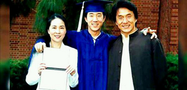 房祖名成年後返回香港