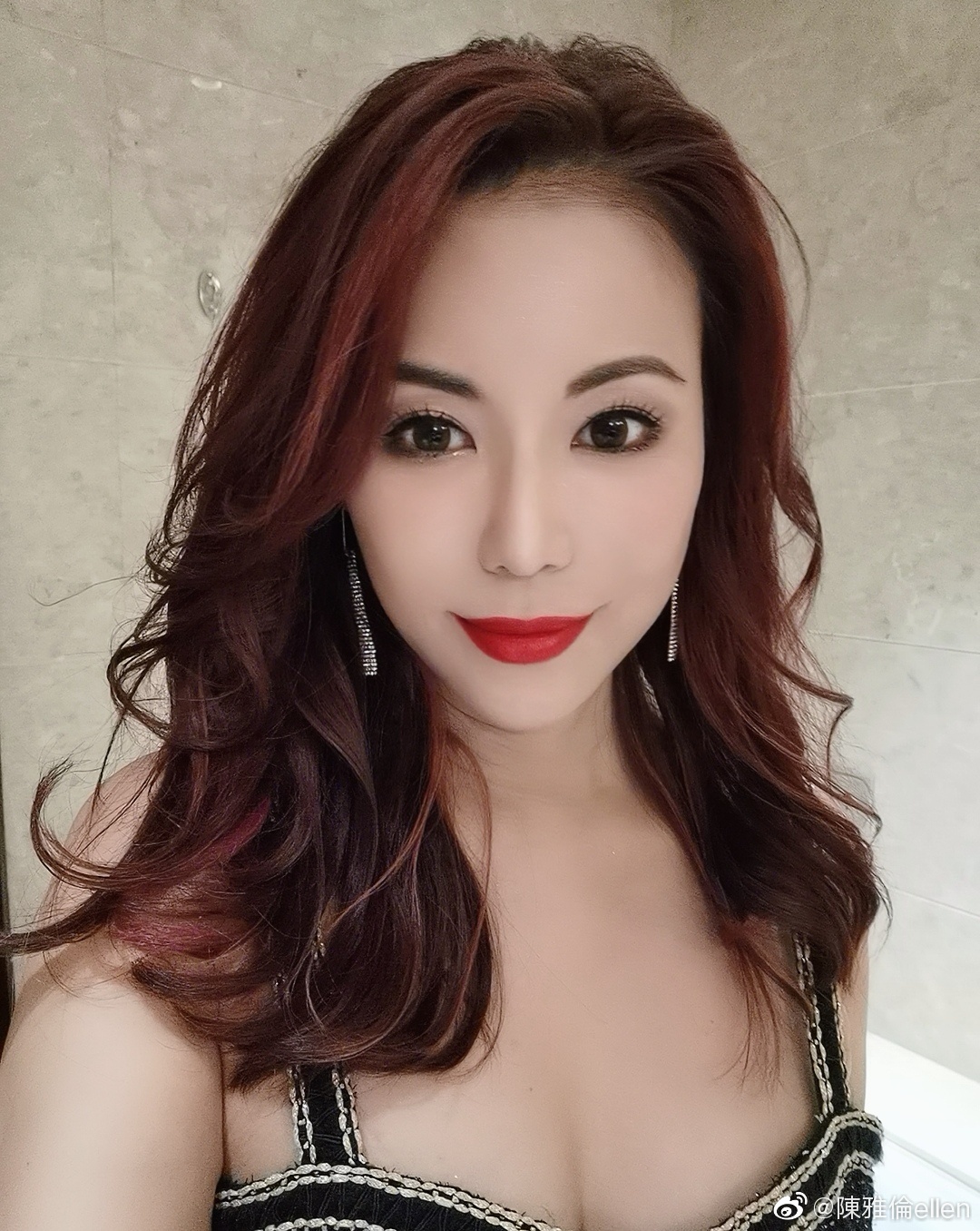 情路坎坷寄情工作不愁嫁
