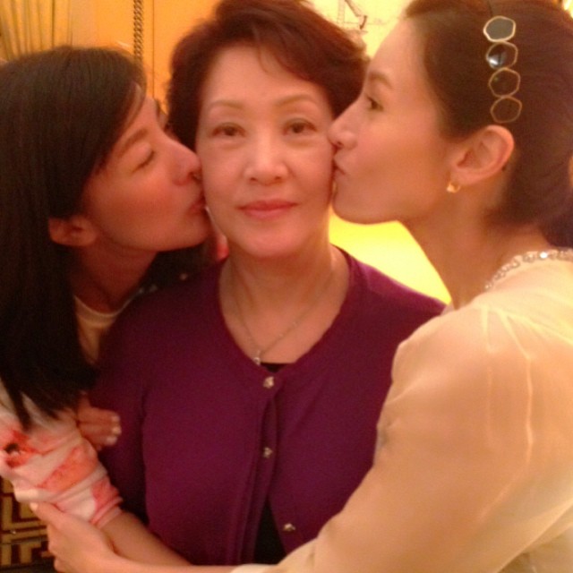 三母女多年來相依為命感情深厚