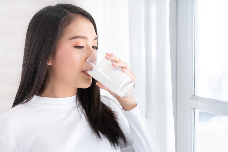 多攝取蘊含高蛋白質的食物能增強頭髮健康。