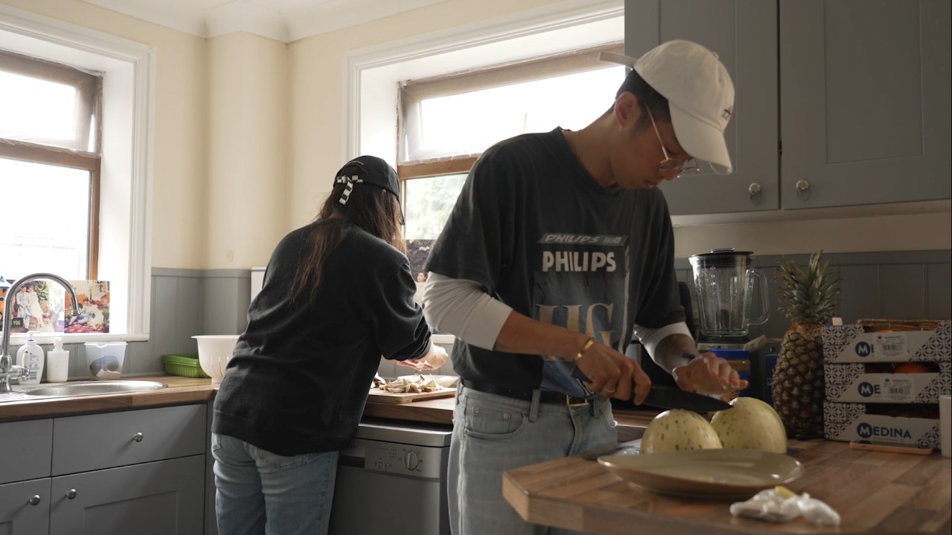 兩個人一齊煮餸仍有很大空間。