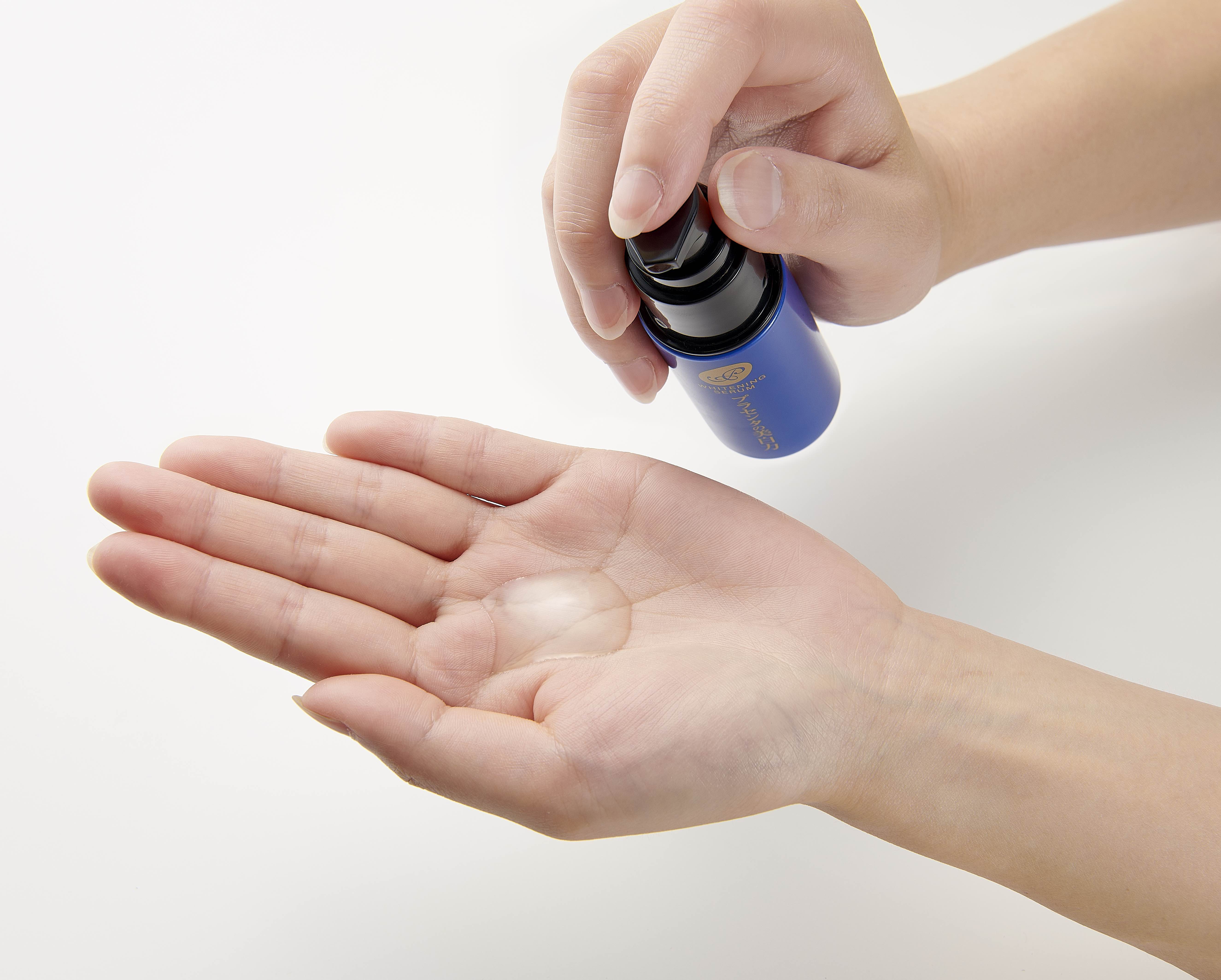 質感輕盈的「W」精華,能瞬間滲透肌底,溫和高效,不過會肌膚帶來不必要的刺激。