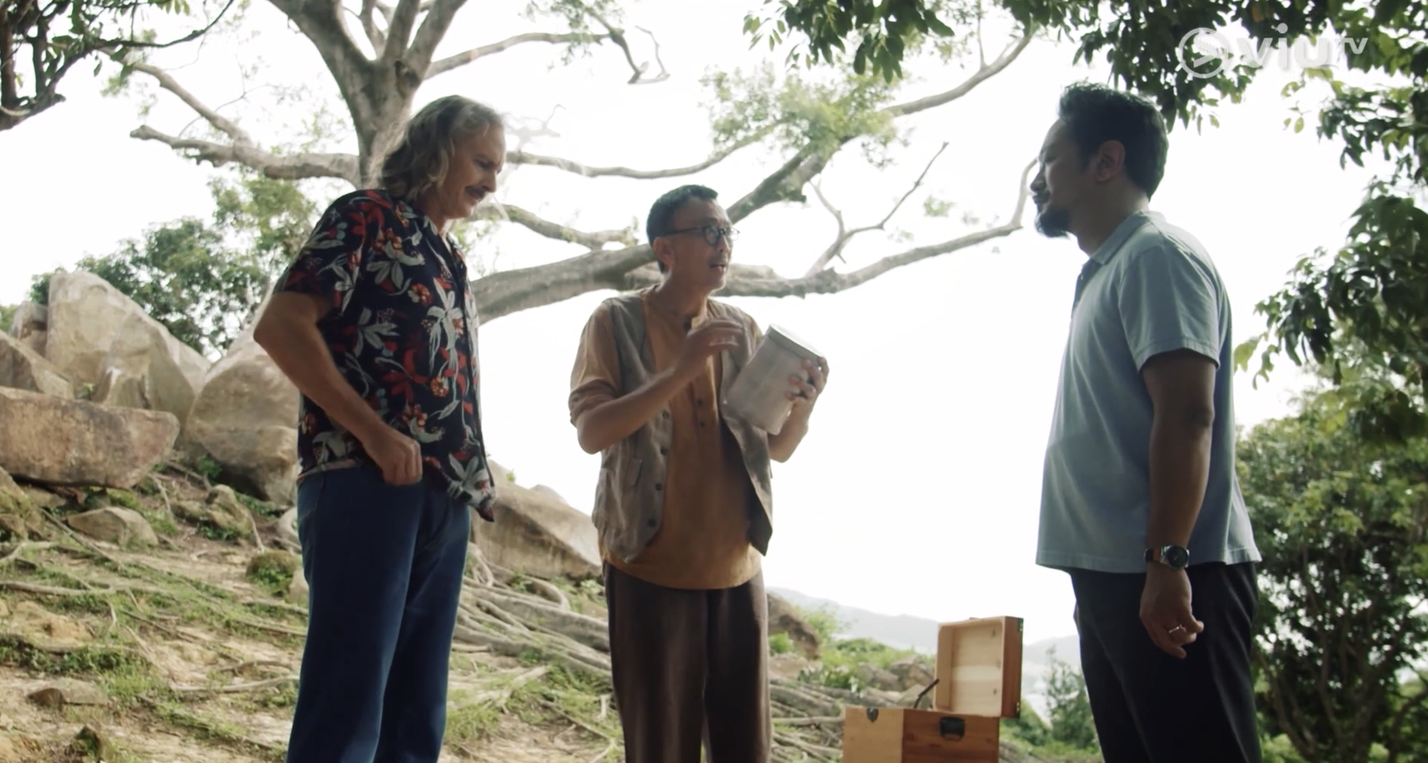 東尼與陳燦年輕時結怨。